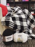 Picture of Baby Blanket Big Ball Yarn White