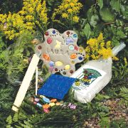 Picture of Mosaic Stepping Stone Kit Kids' Garden