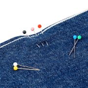 Picture of QuiltPro Ball Head Straight Pins In Flower Case Size 17 300/Pkg