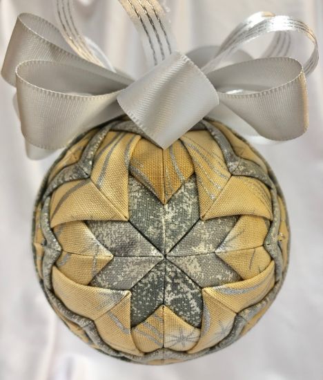 Picture of Quilt-Magic No Sew Ornament Kit Gold/Silver Jewel