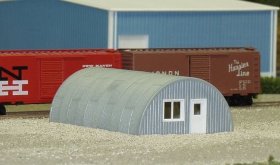 Picture of Quonset Hut (1-13/16&#39;&#39; X 2-7/8&#39;&#39; X 1/8&#39;&#39;) -- Model Railroad Building -- N Scale -- #710