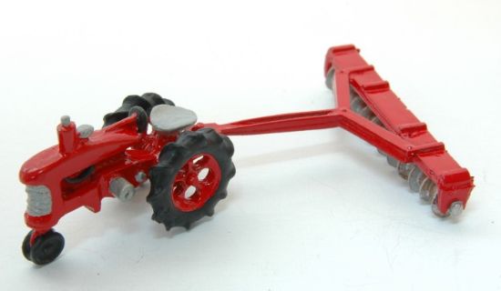 Picture of HO Tractor w/12 Bottom Disc Harrow