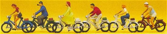 Picture of HO Cyclists on Bikes (6)
