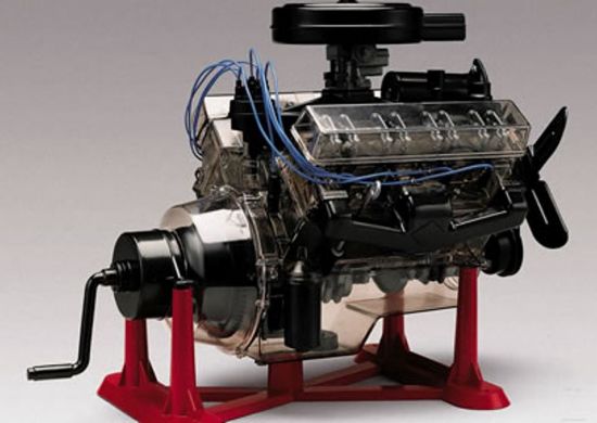 Picture of Plastic Model Kit Visible V-8 Engine 1:25