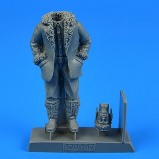 Picture of 1/32 WWI German/Austro-Hungarian Pilot Winter Dress (Standing, w/Hands in Coat Pockets)