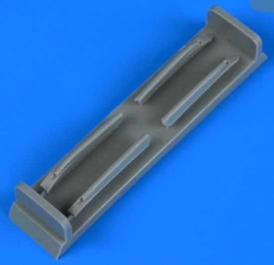 Picture of 1/72 Pe2 Exhaust Covered for ZVE