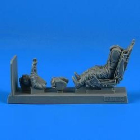 Picture of 1/32 MiG 21MF Soviet Pilot w/Ejection Seat for TSM