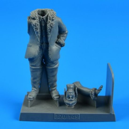 Picture of 1/32 WWI German/Austro-Hungarian Pilot Winter Dress (Standing, One Hand up in Stop Position & other in Coat Pocket)
