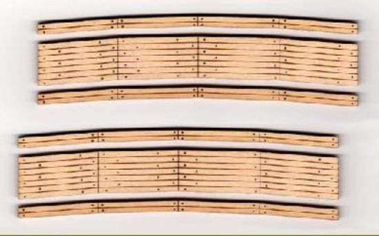 Picture of HO 2-Lane Curved 22" Radius Wood Grade Crossing (2)