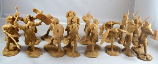 Picture of 1/32 Barbarians Figure Playset (16)