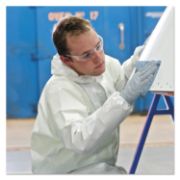 Picture of Kimtech* SCOTTPURE Wipers, 1/4 Fold, 12 x 15, White, 100/Box, 4/Carton